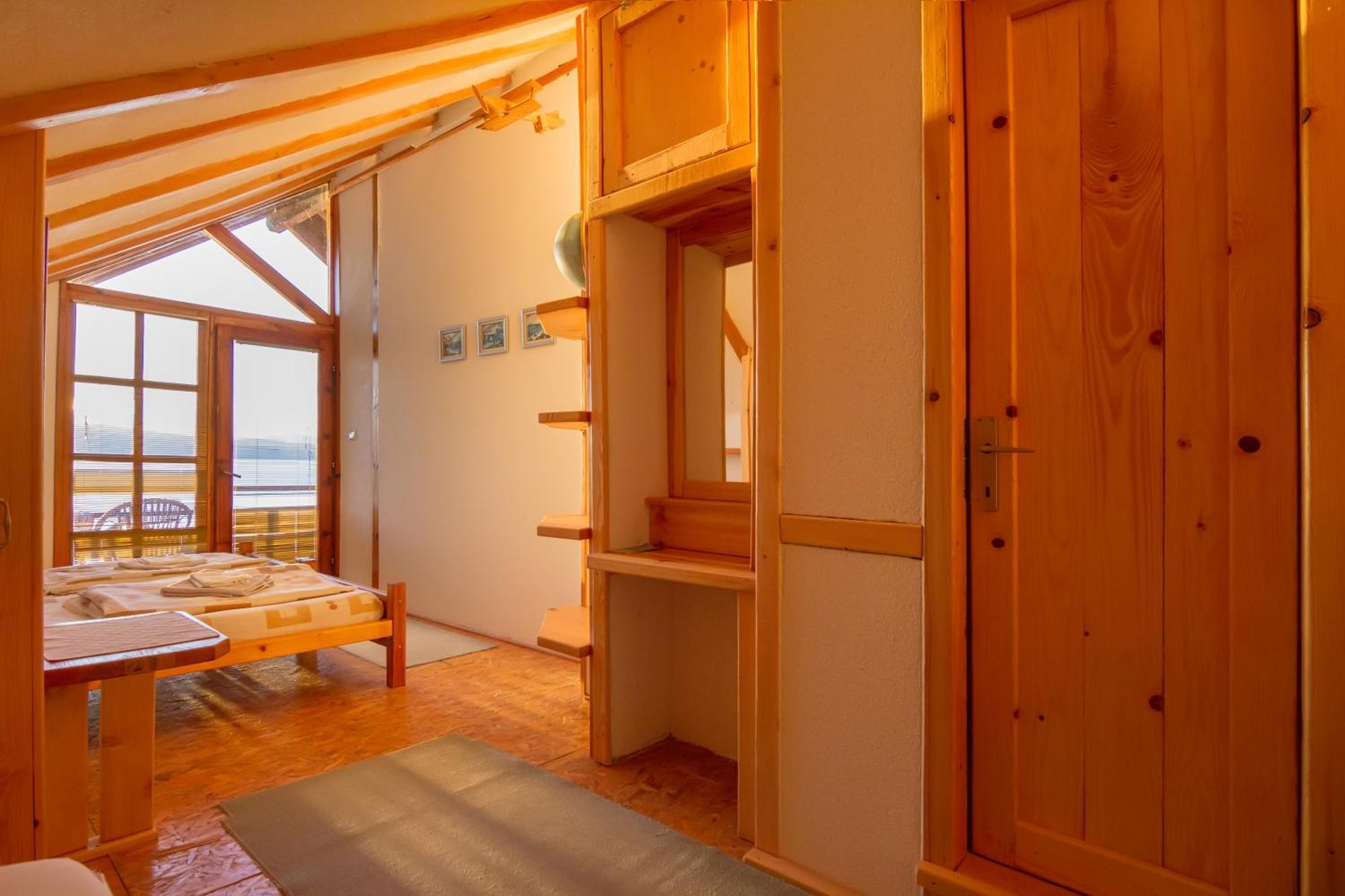 Robinson Sunset Guest House Lagadin Room photo