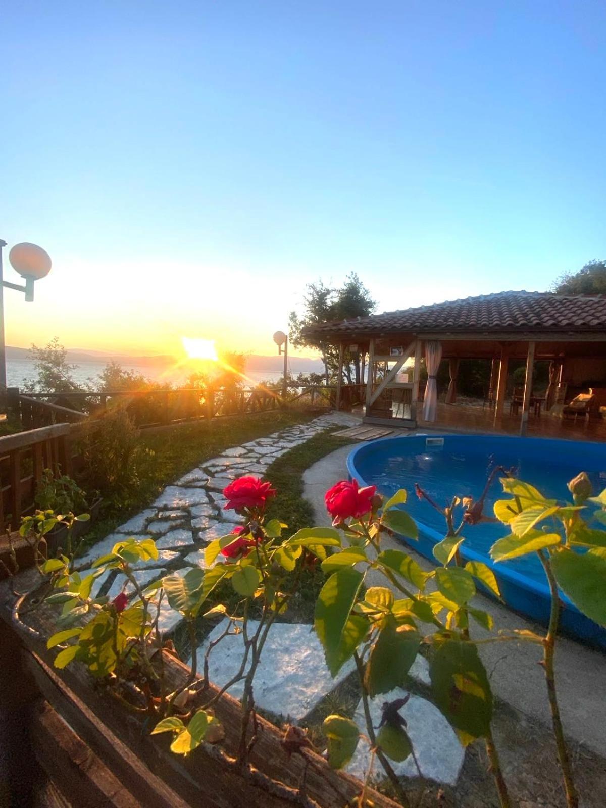 Robinson Sunset Guest House Lagadin Exterior photo